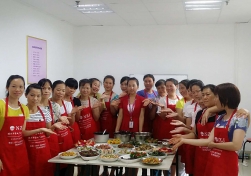南寧月嫂娘子軍家政致：愛美的寶媽們，春節(jié)不增重你得這樣吃哦！
